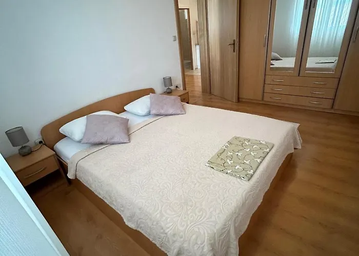 Adriatic Breeze Family Апартаменти Трогір